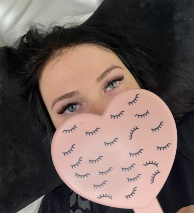 Tumman ruskeaa rikottua volyymia 🤎
@emirenetta